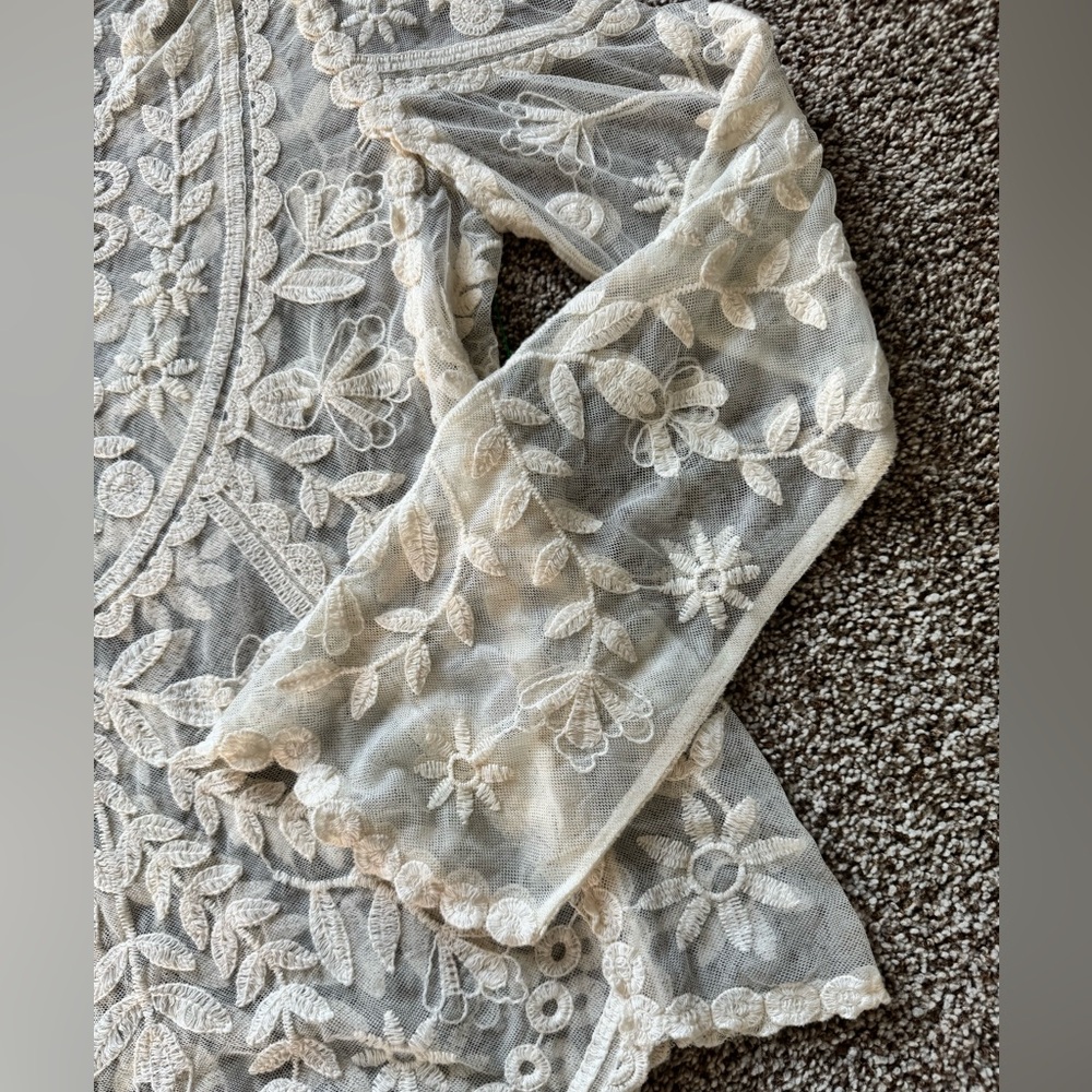 Rewind Cream Knit Blouse with Lace Details - Picture 3 of 6